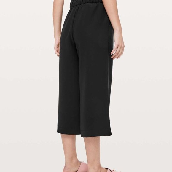 Lululemon Noir Crop Black Women 4 EUC Tie Front Pant Pockets Stretch On the Move - Picture 15 of 16